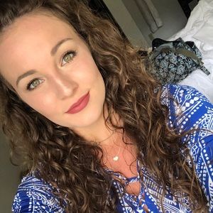 Meet your Posher, Abigail